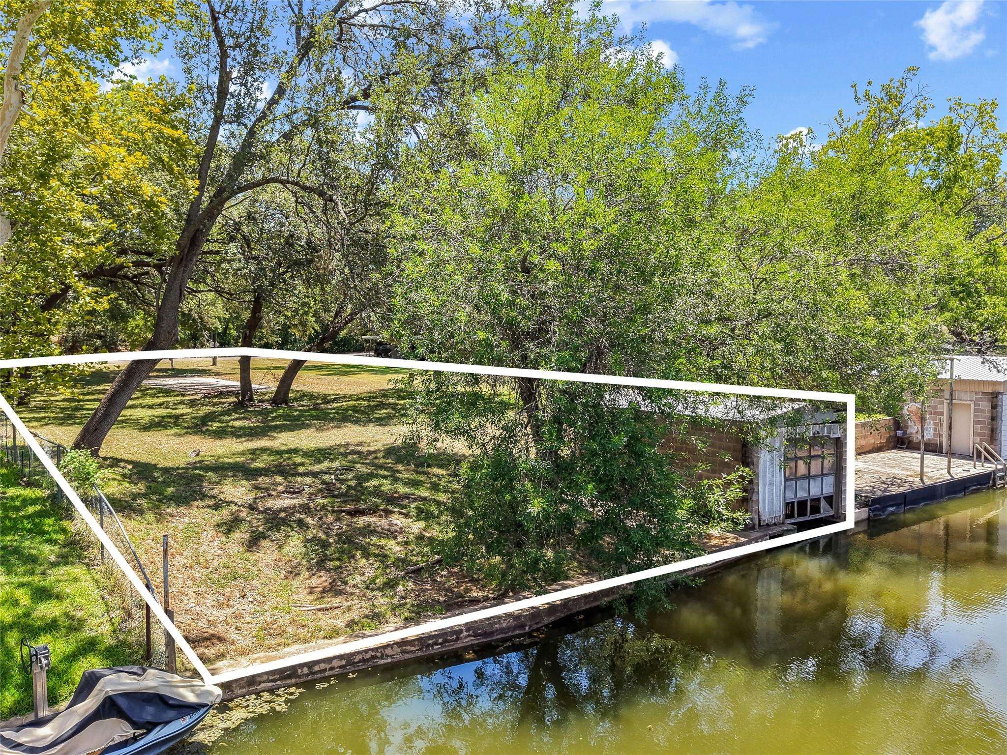 410 CR 136B, Kingsland, TX 78639