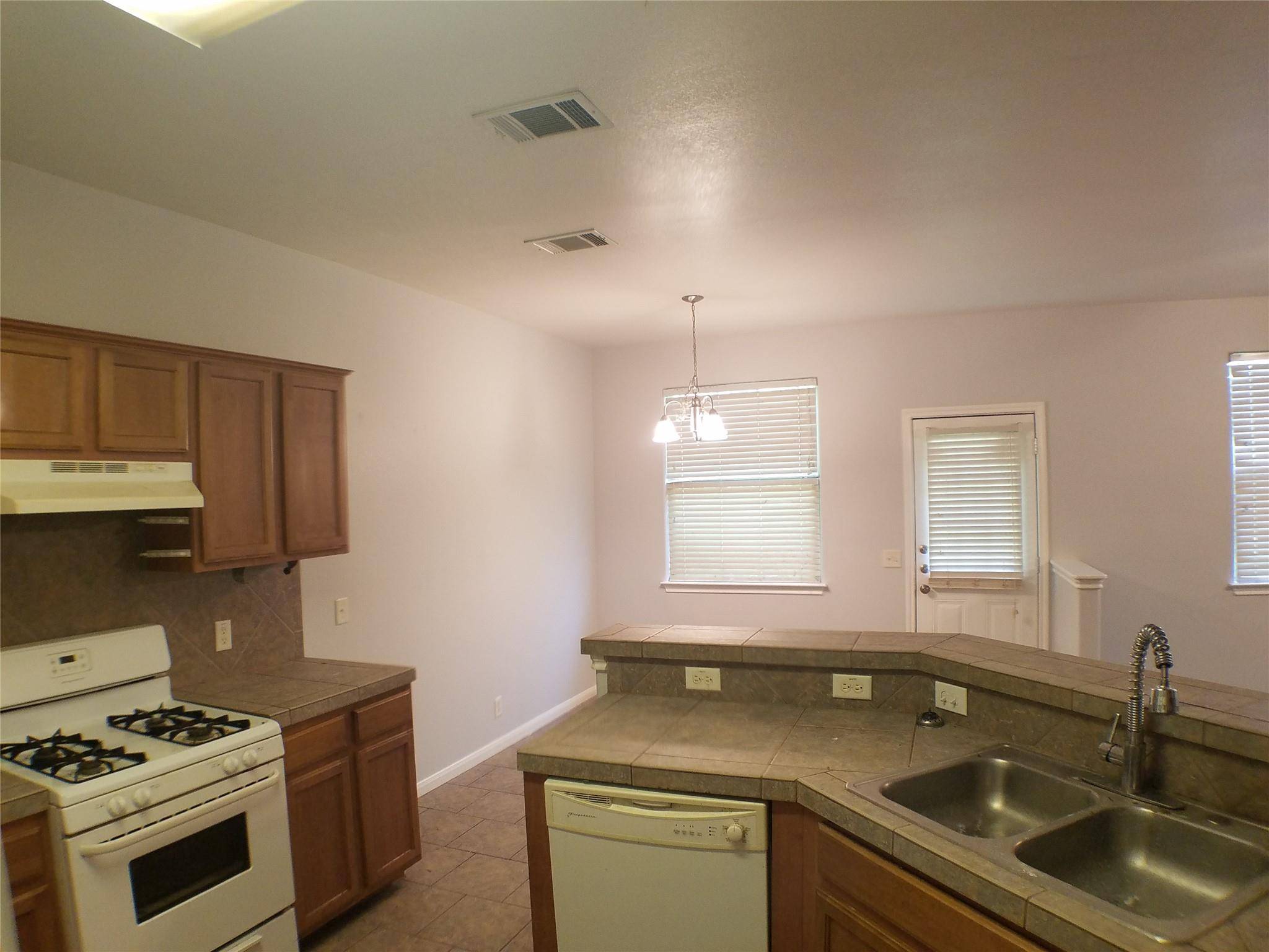 2500 Allred DR #B, Austin, TX 78748