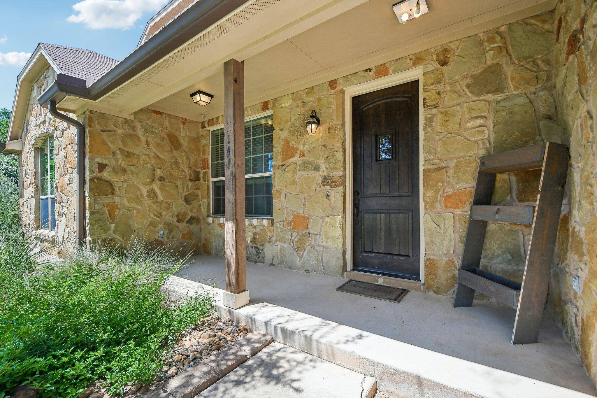 141 Upola CT, Bastrop, TX 78602