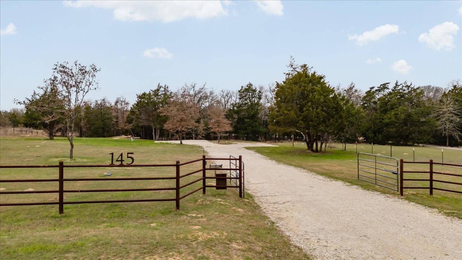 145 Eely RD, Mcdade, TX 78650
