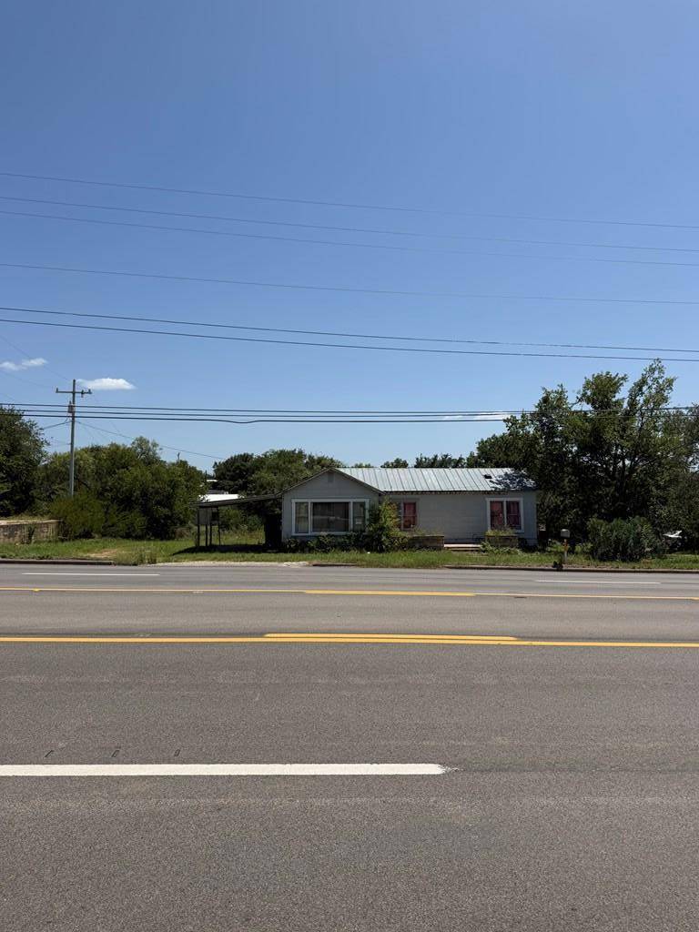 504 E Young ST, Llano, TX 78643