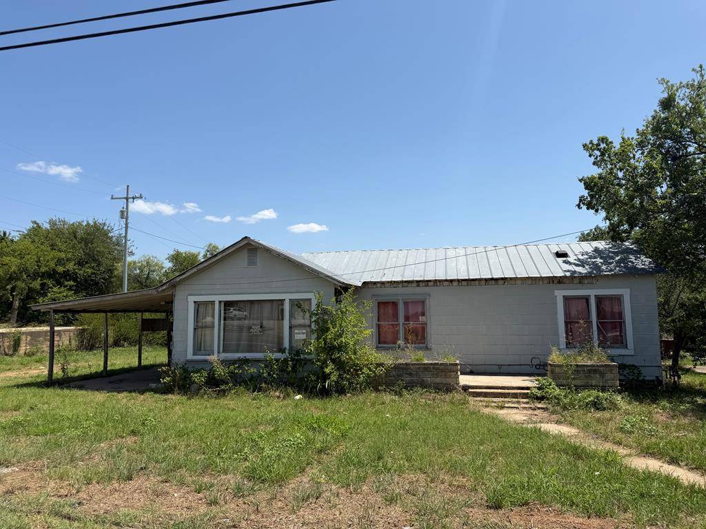 504 E Young ST, Llano, TX 78643