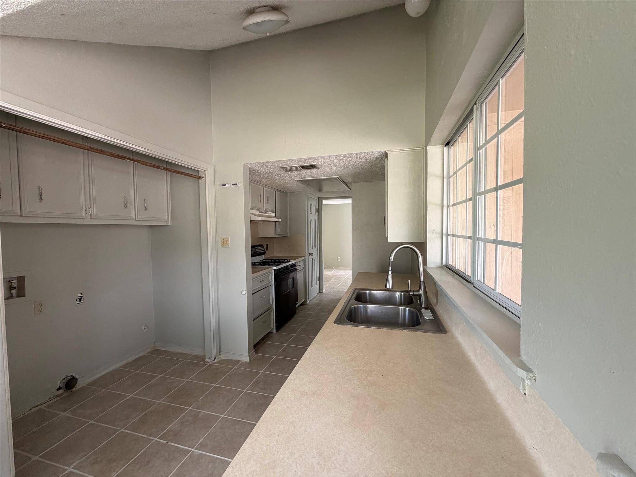 1412 Gatlinburg DR, Pflugerville, TX 78660