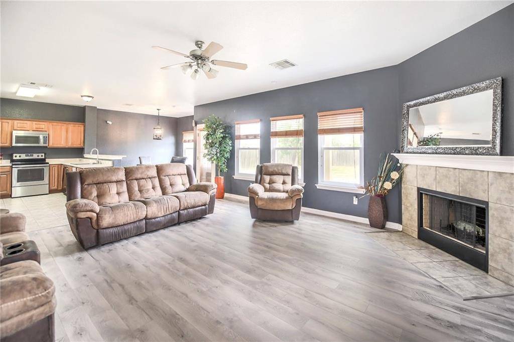 204 Brown ST, Hutto, TX 78634