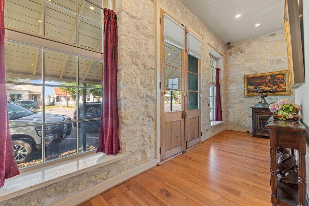 412, 406, 414 E E. Main ST, Fredericksburg, TX 78624