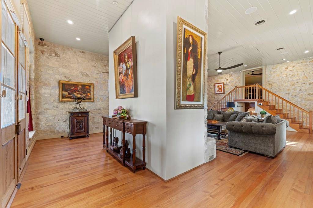 412, 406, 414 E E. Main ST, Fredericksburg, TX 78624