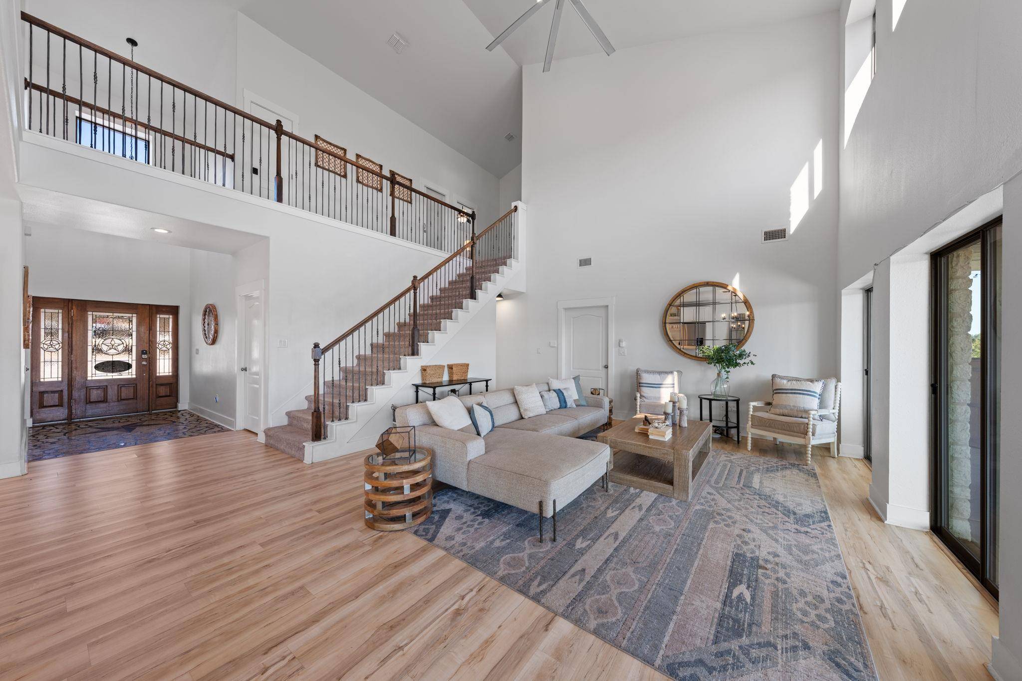 117 Point RD, Fredericksburg, TX 78624