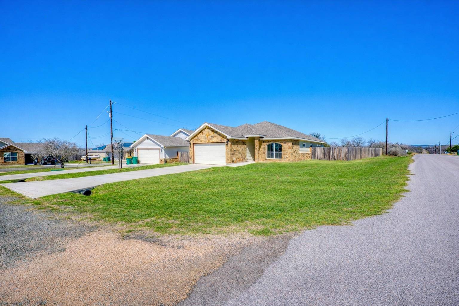 1516 Stonecrests DR, Granite Shoals, TX 78654