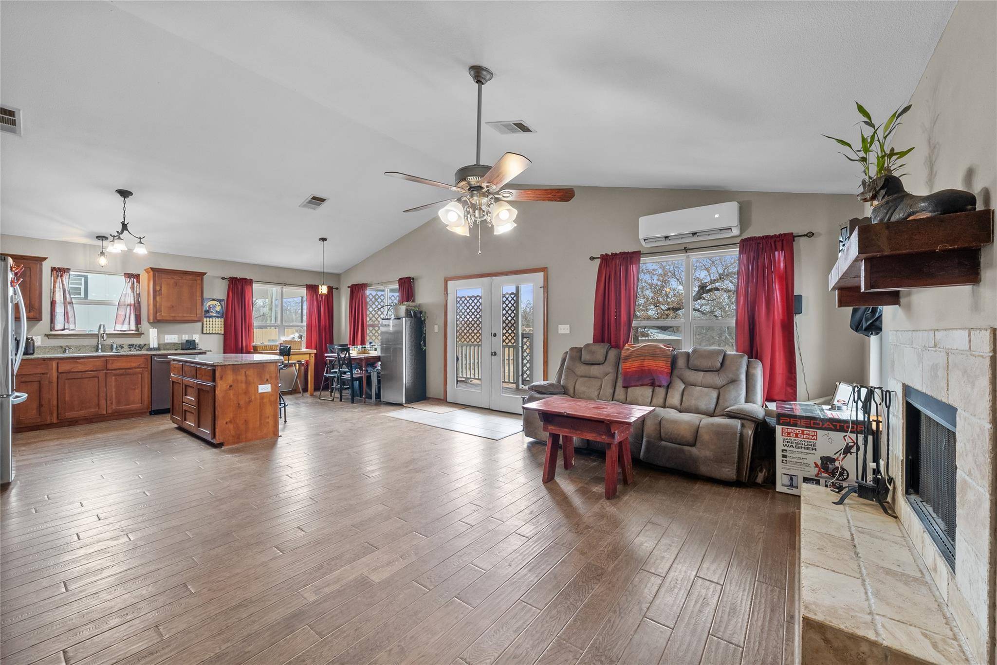 813 Airway ST, Kingsland, TX 78639