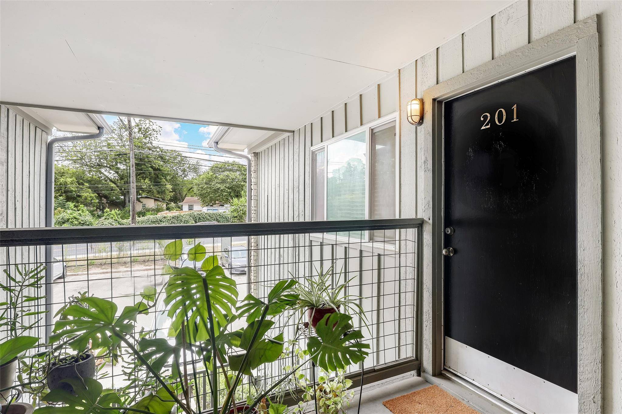 2303 E Side DR #201, Austin, TX 78704