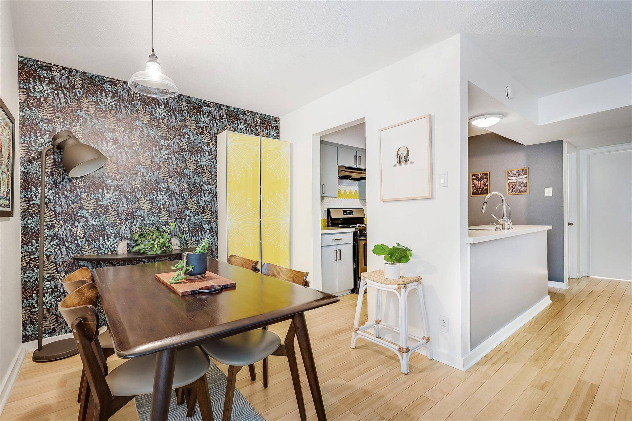2303 E Side DR #201, Austin, TX 78704