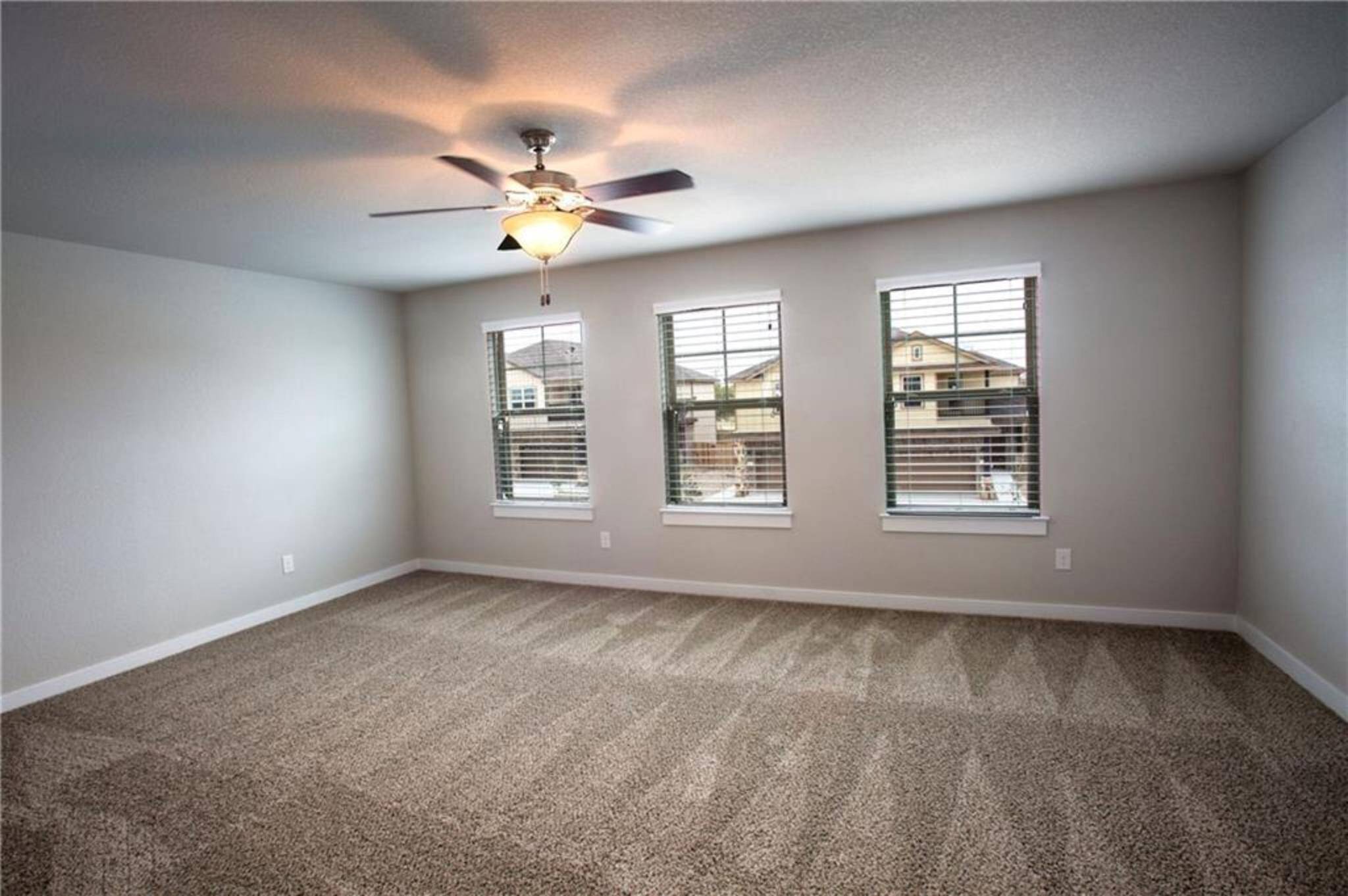 137 Lakeview CT, Kyle, TX 78640