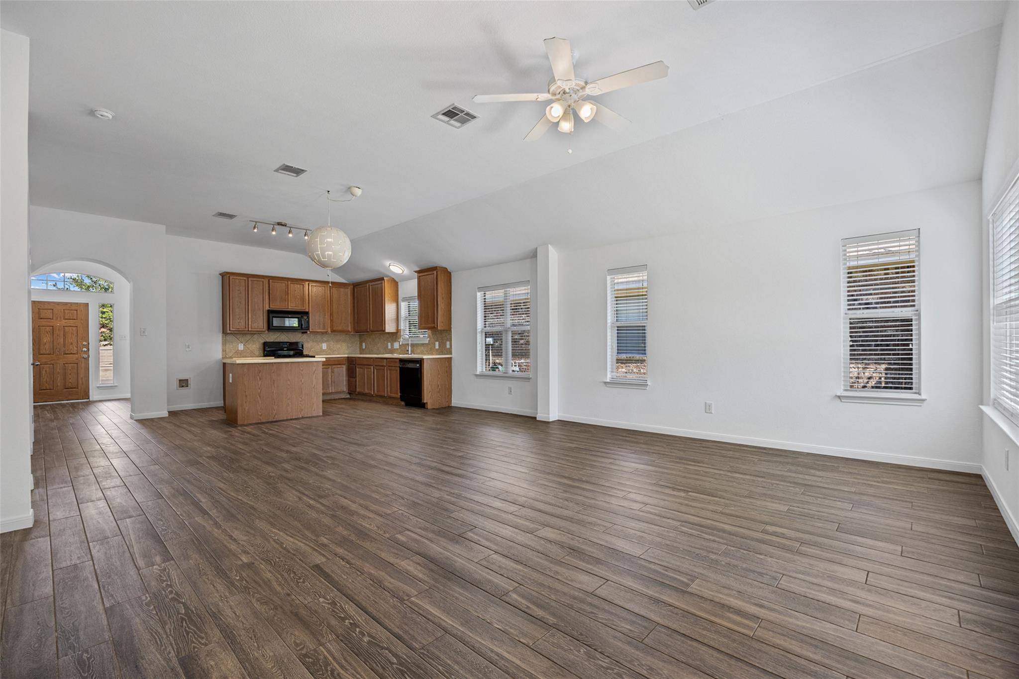 1485 Rainbow Parke DR, Round Rock, TX 78665