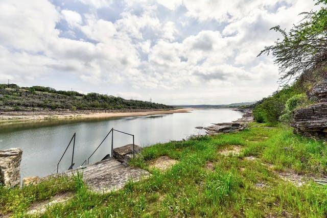 535 Flying X RD, Spicewood, TX 78669