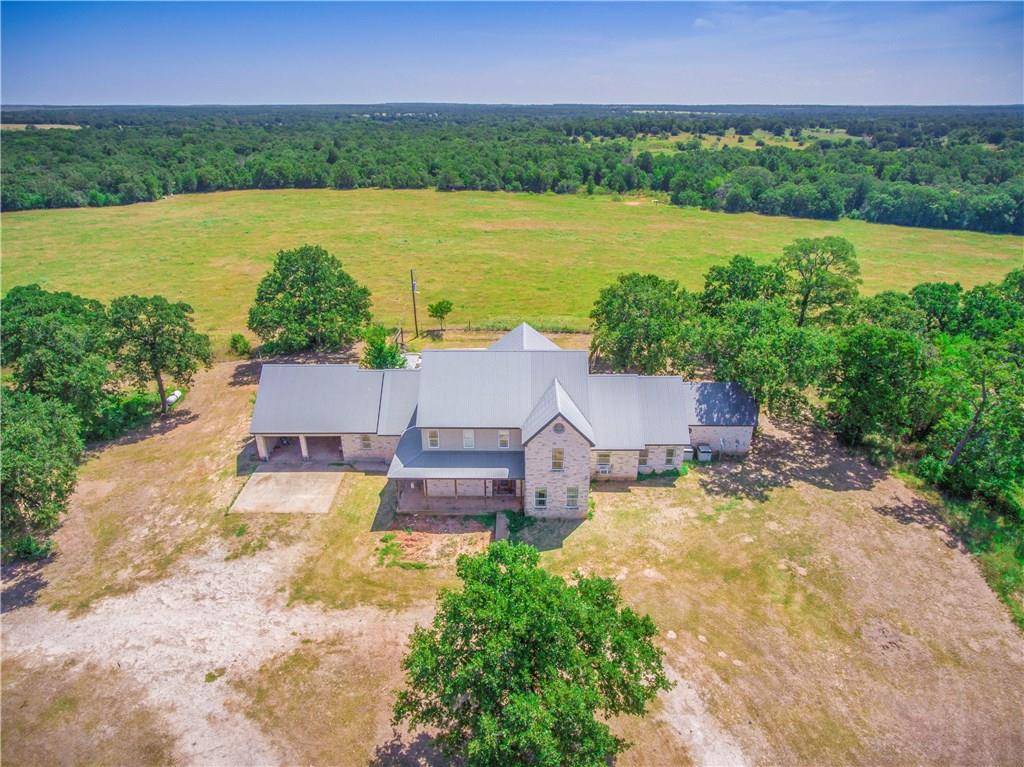 1102 Private Road 3162, Lexington, TX 78947