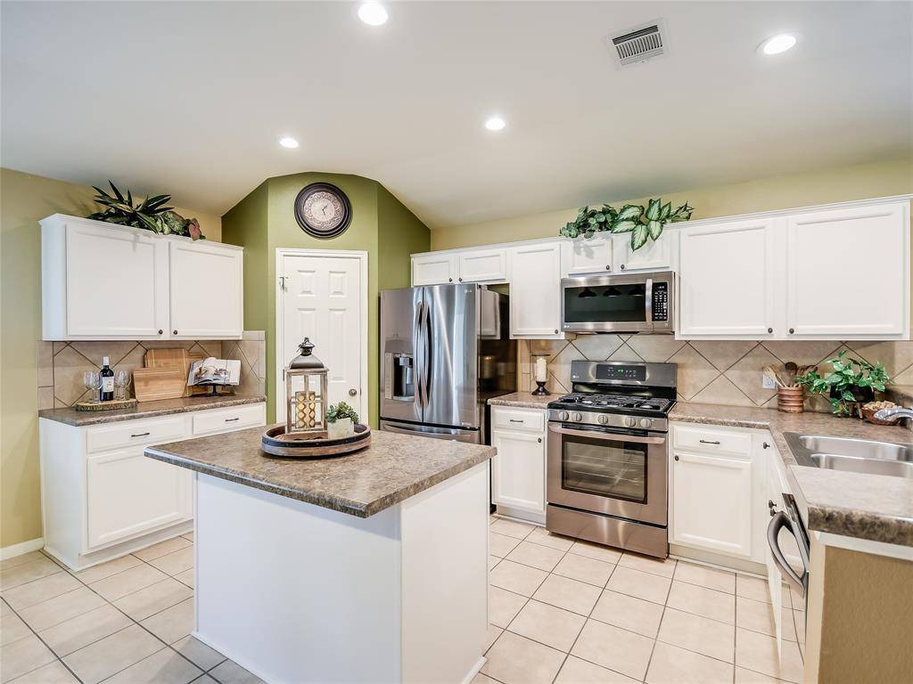 320 Creek Ridge LN, Round Rock, TX 78664