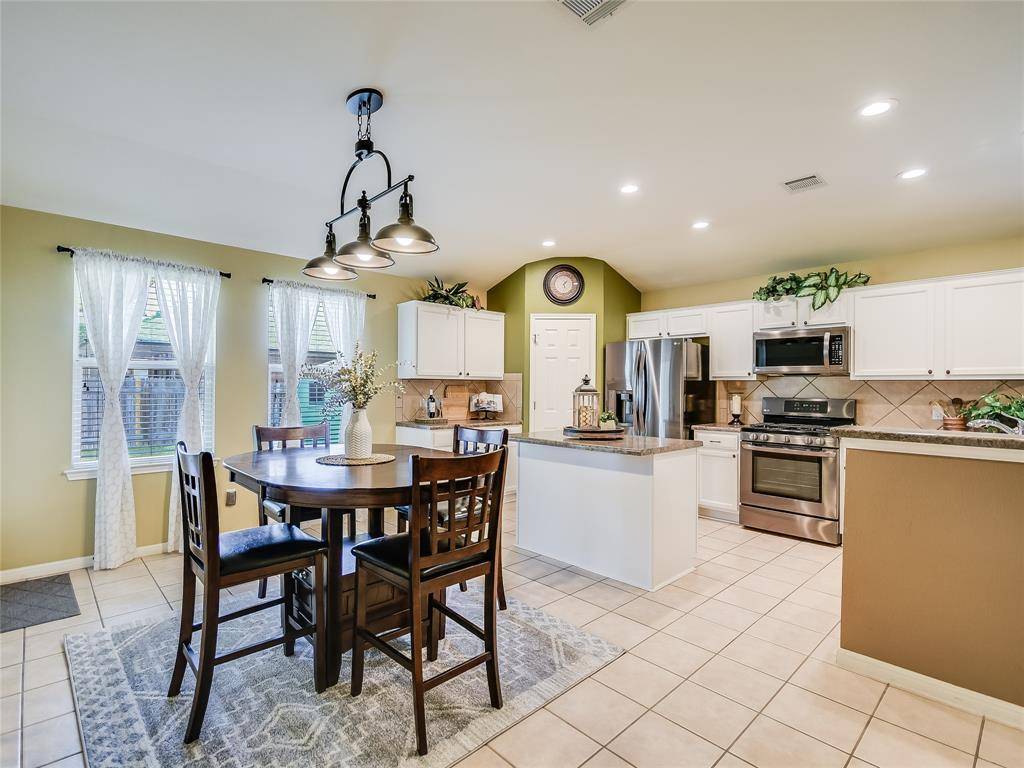 320 Creek Ridge LN, Round Rock, TX 78664