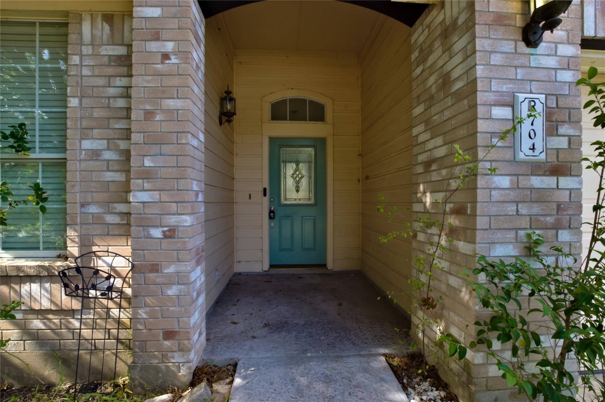 704 Thrush DR, Leander, TX 78641