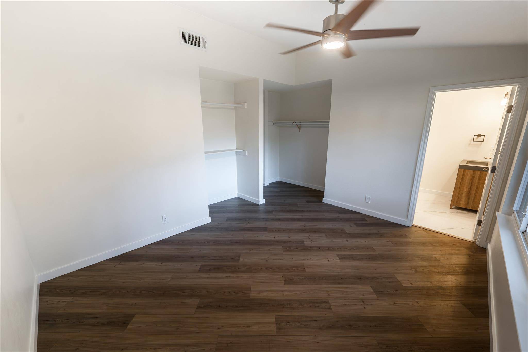 9403 Hunters TRCE E, Austin, TX 78758