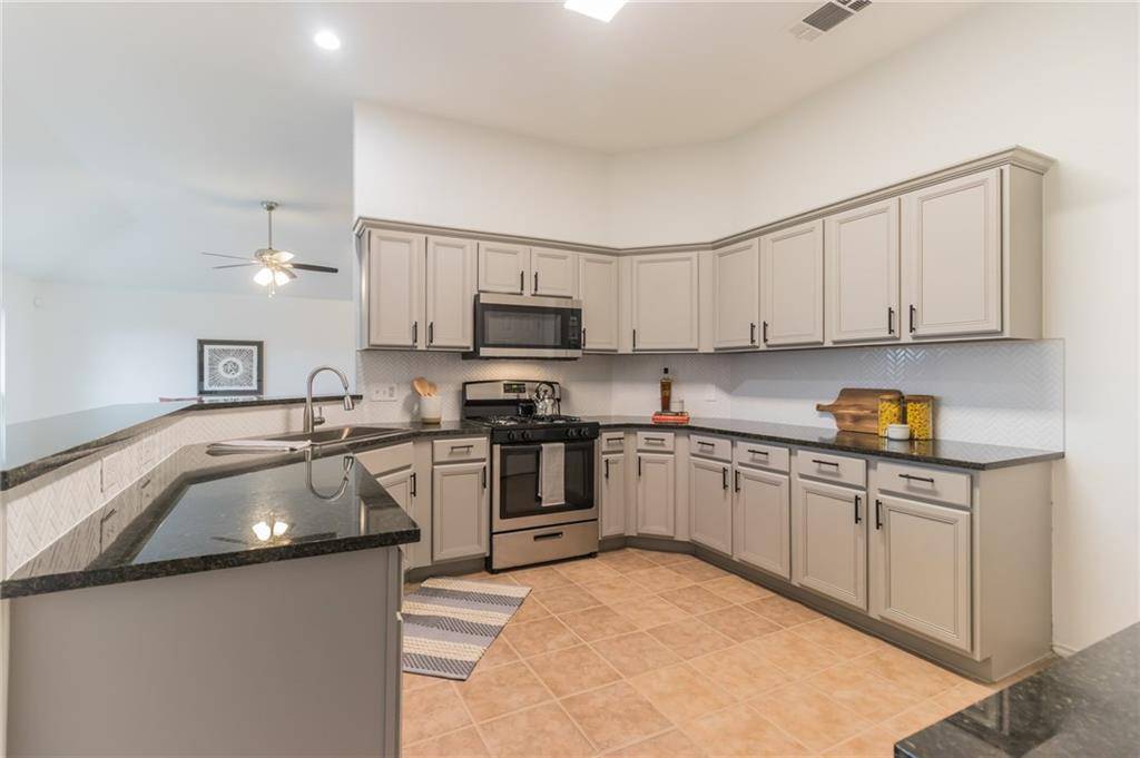 3000 Greenlawn ST, Taylor, TX 76574