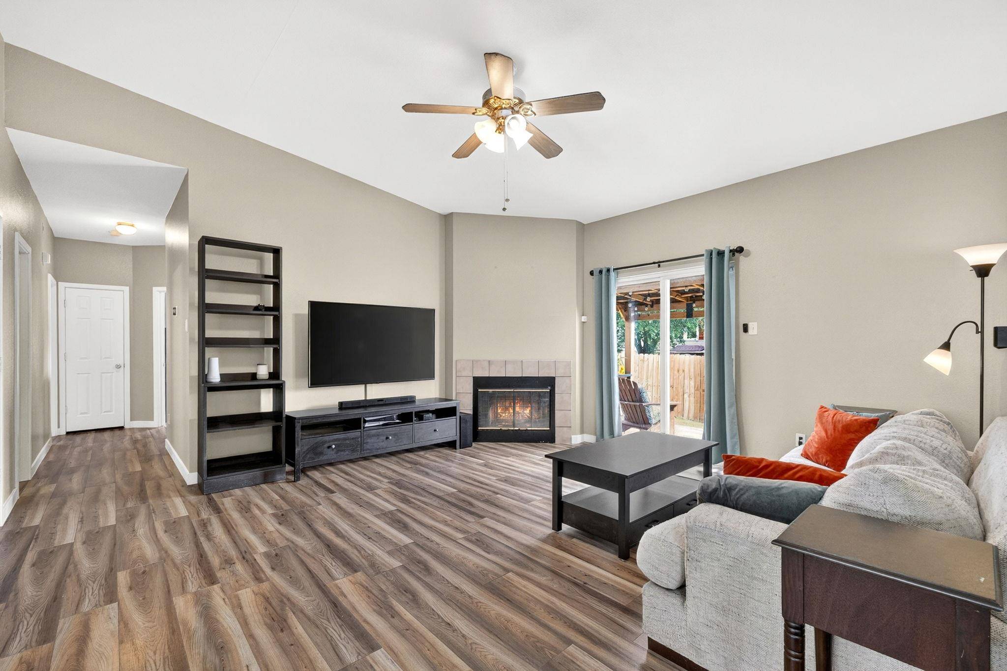 1100 Mira Loma LN, San Marcos, TX 78666