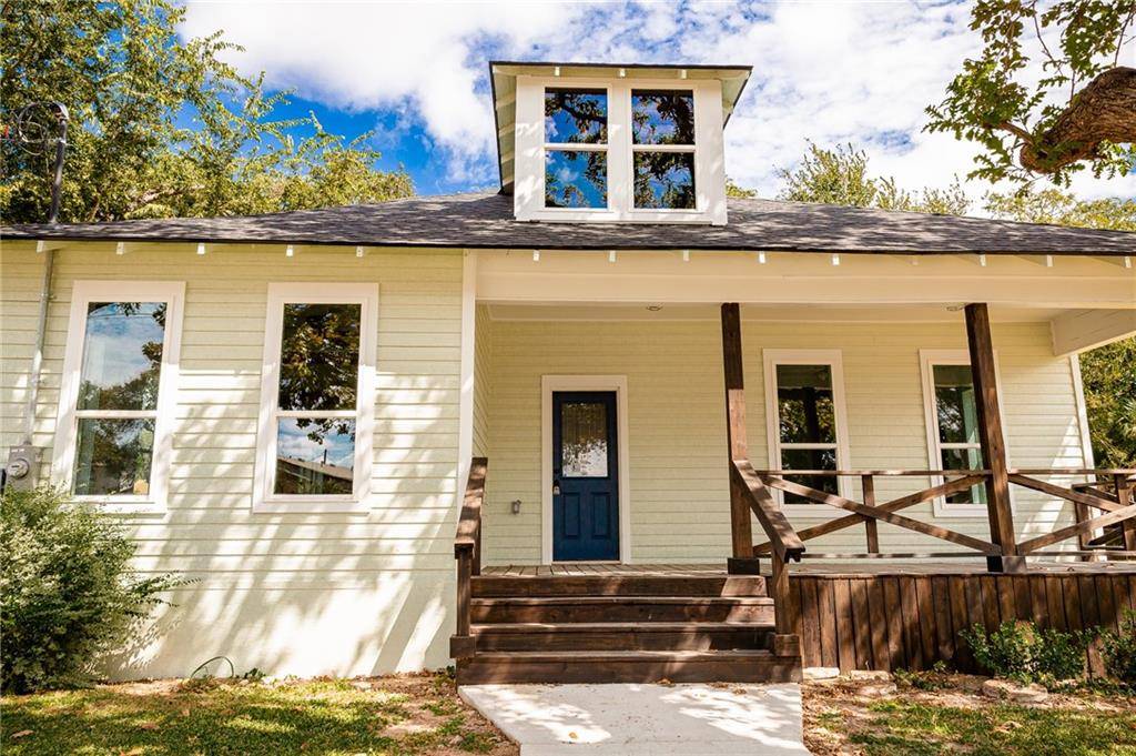 413 E Industry ST, Giddings, TX 78942