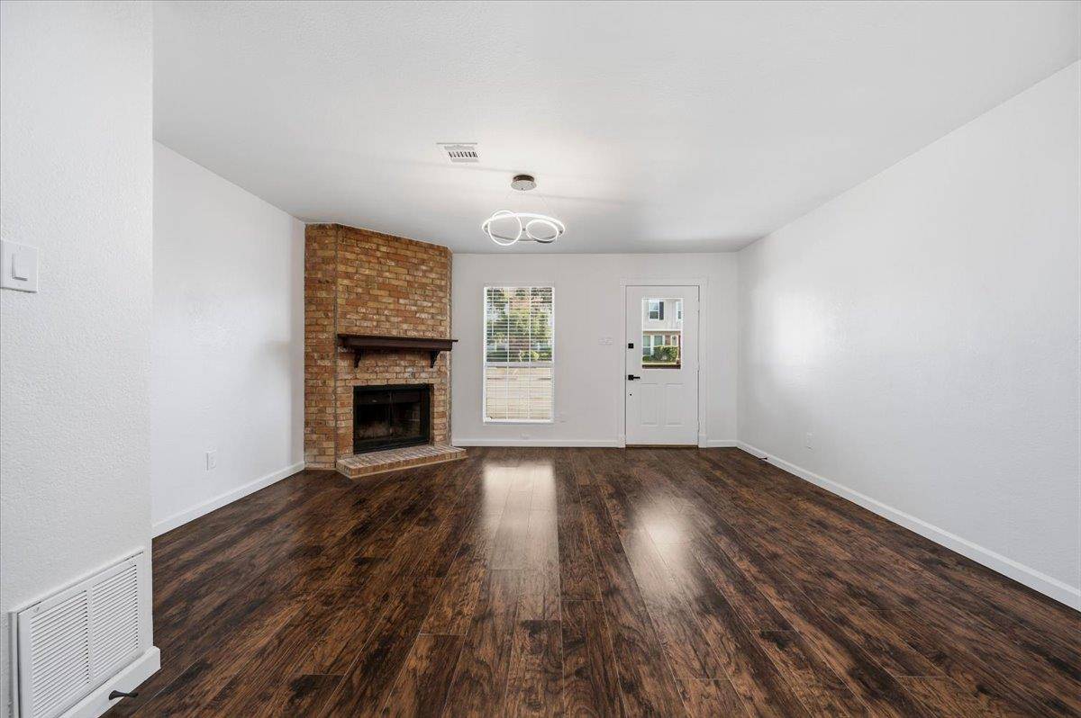 41 Abbey RD, Euless, TX 76039