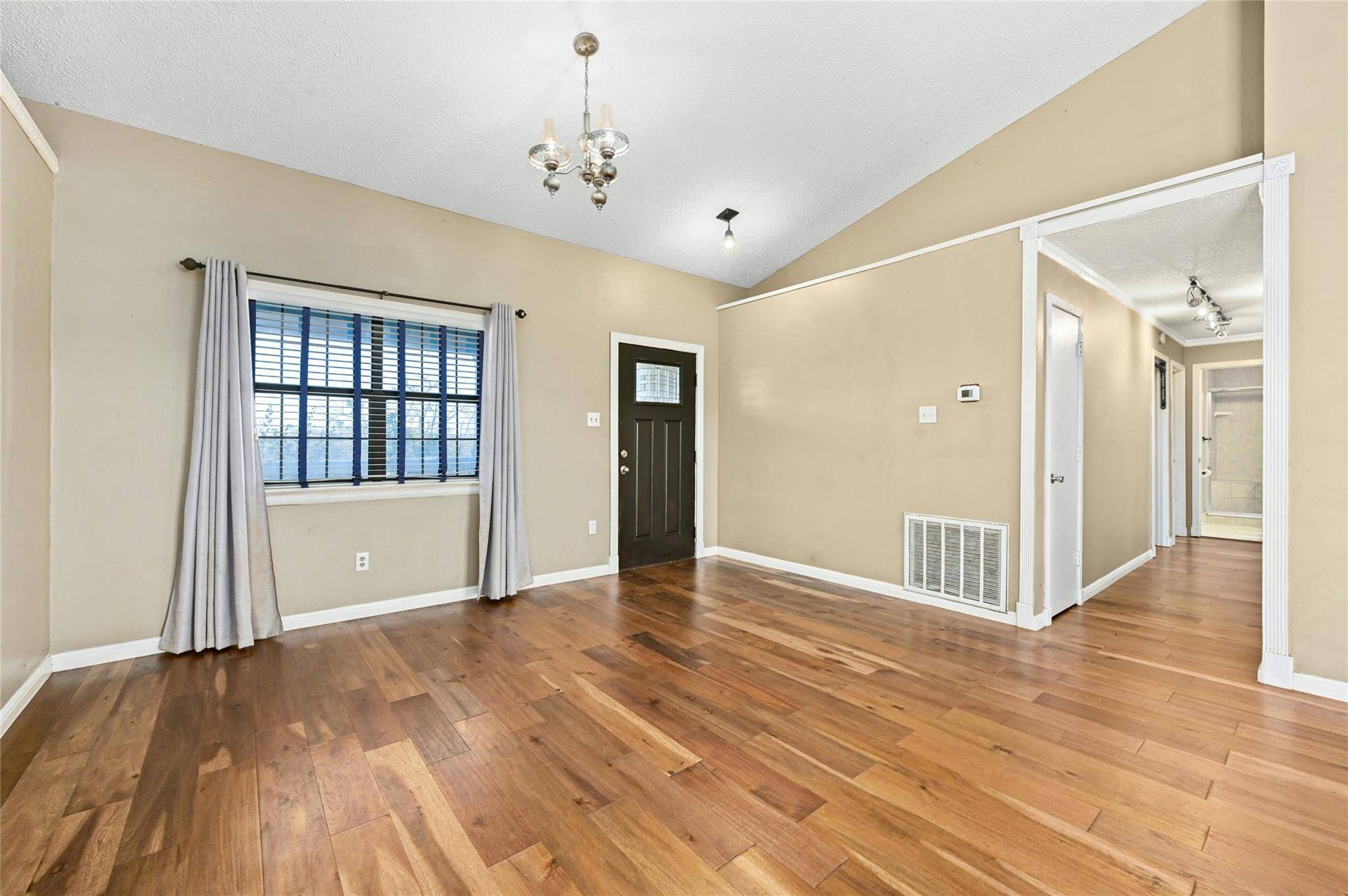 105 Deep Lake CIR, Liberty Hill, TX 78642