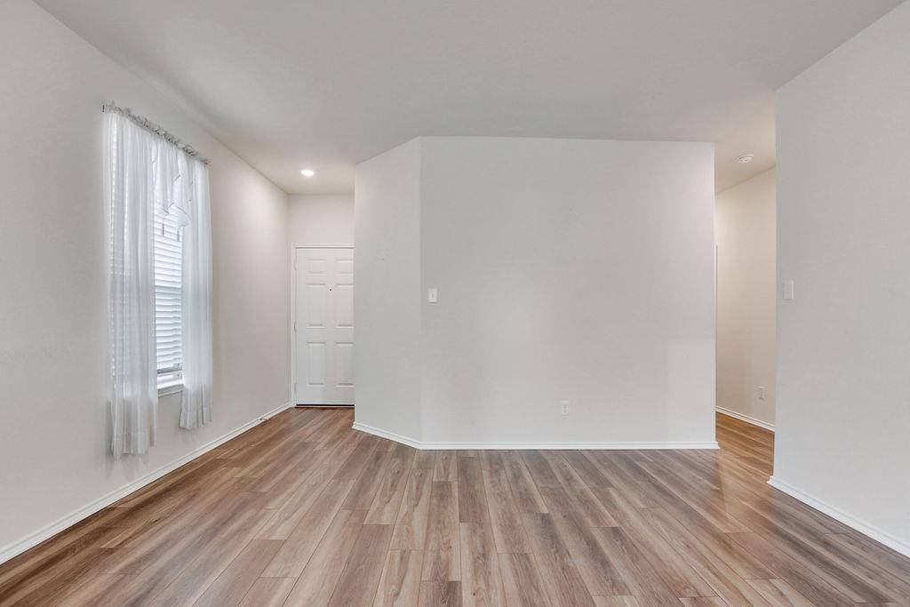 433 Stone Water LN, Jarrell, TX 76537