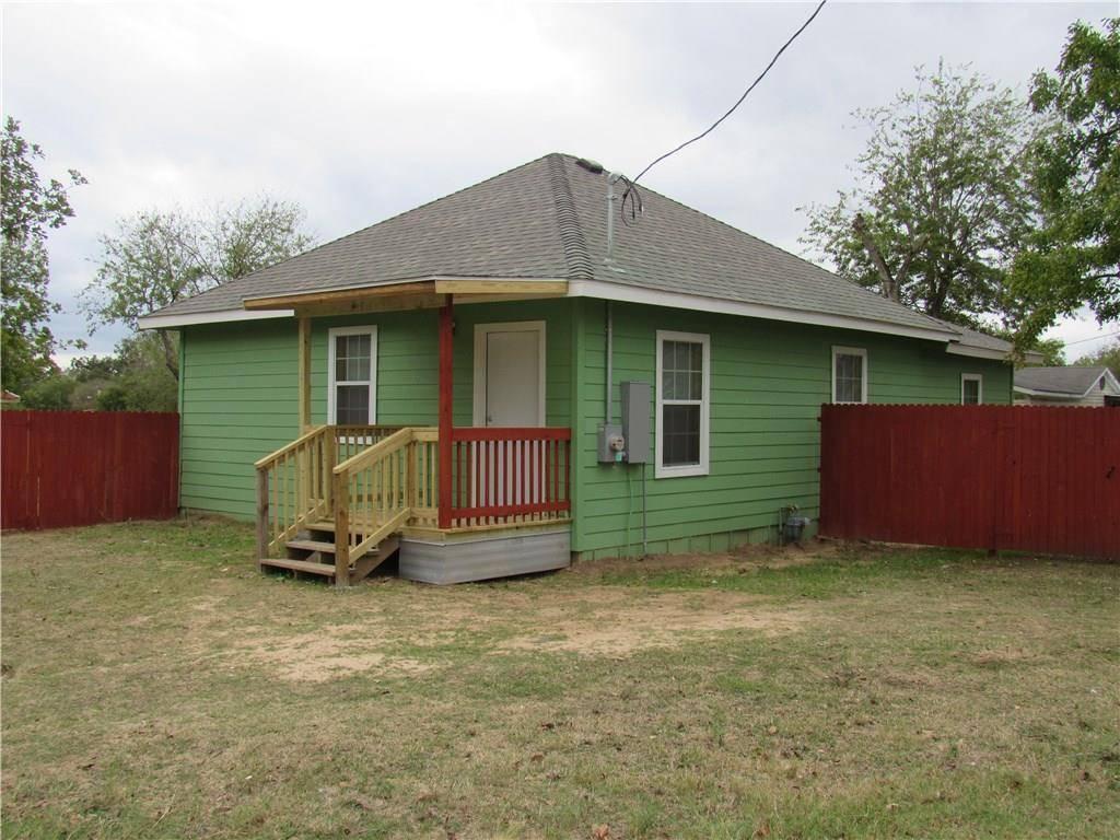 322 E Hamilton Ave, Rockdale, TX 76567
