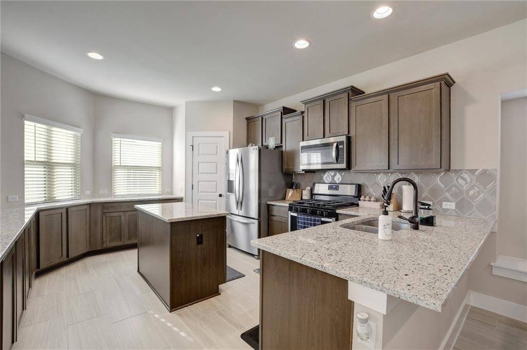 182 Pelican Bay CIR, Kyle, TX 78640