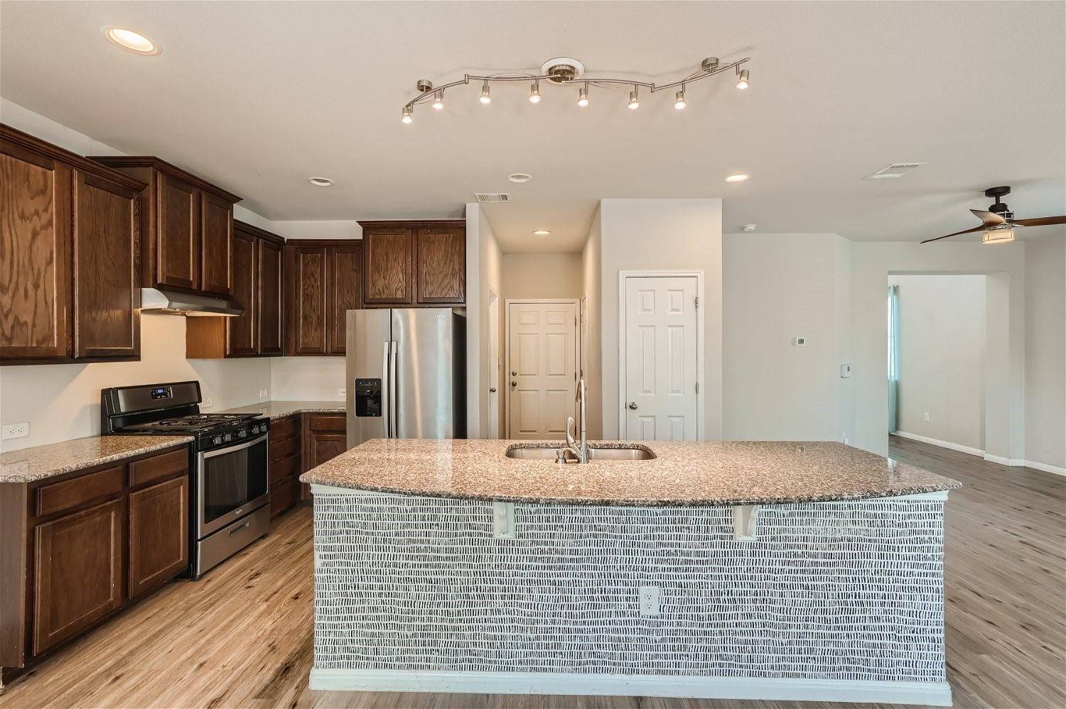 501 Cinnamon Teal LN, Leander, TX 78641