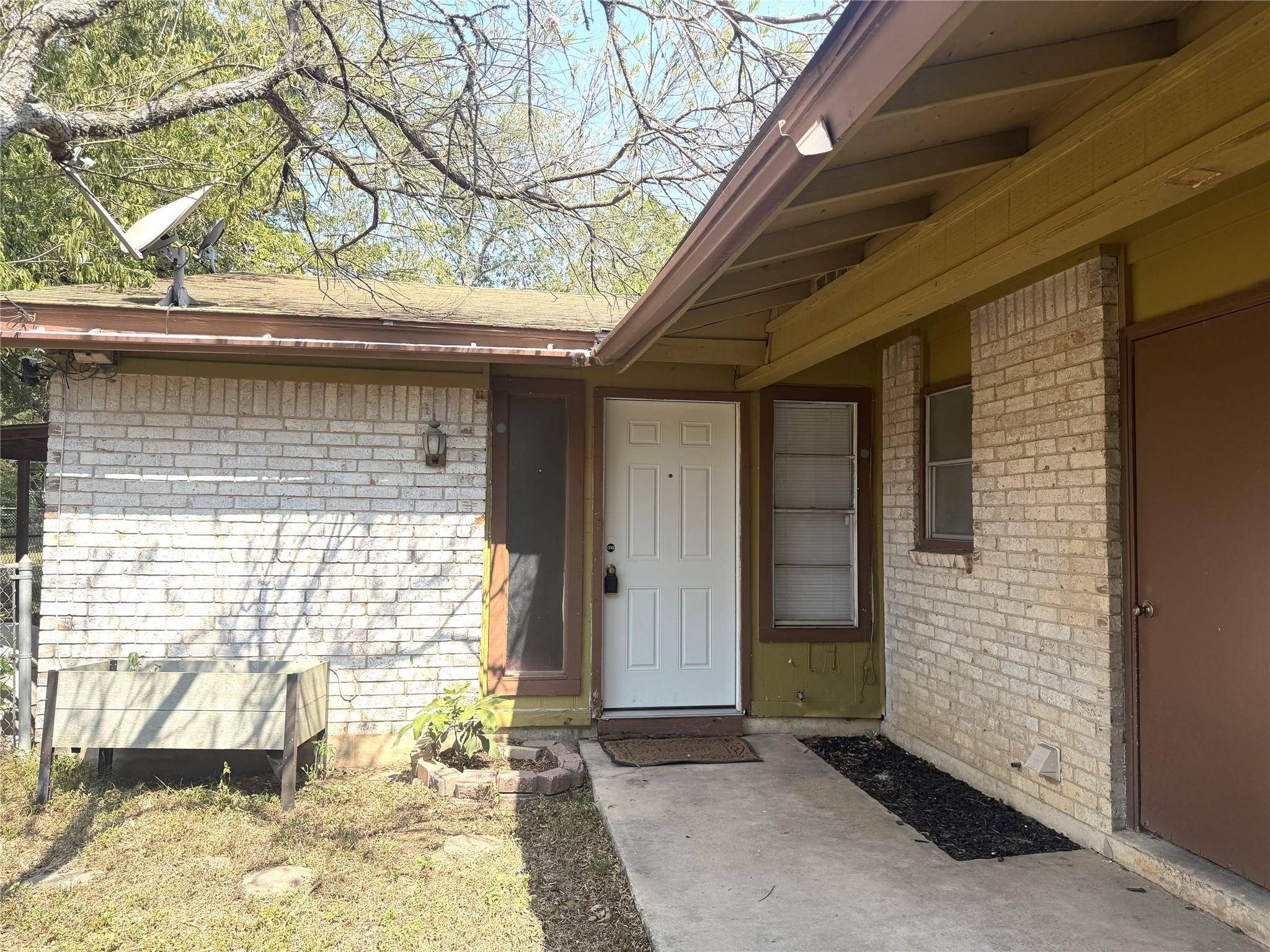 421 Live Oak ST, Kyle, TX 78640