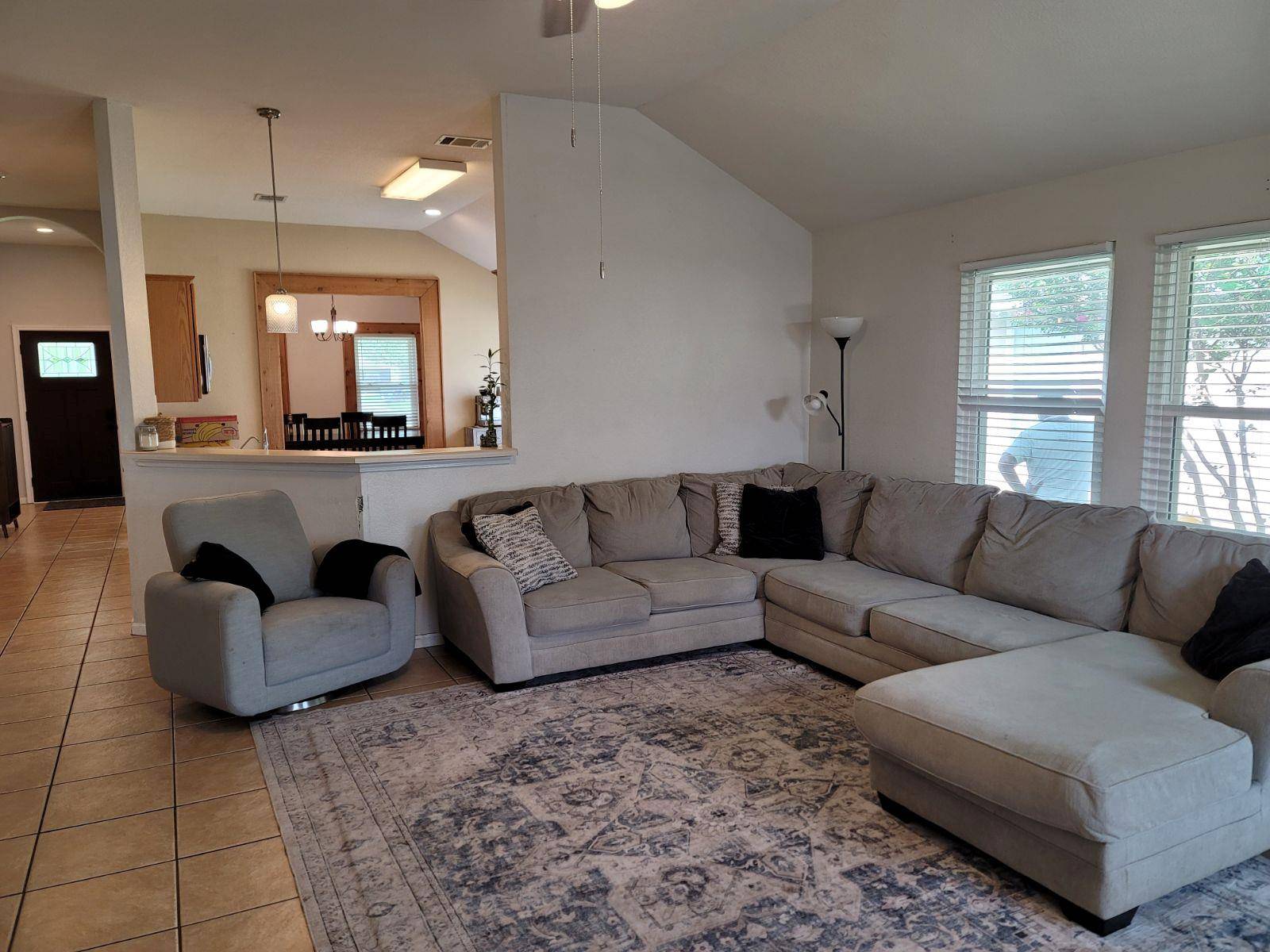 108 Warner BND, Hutto, TX 78634