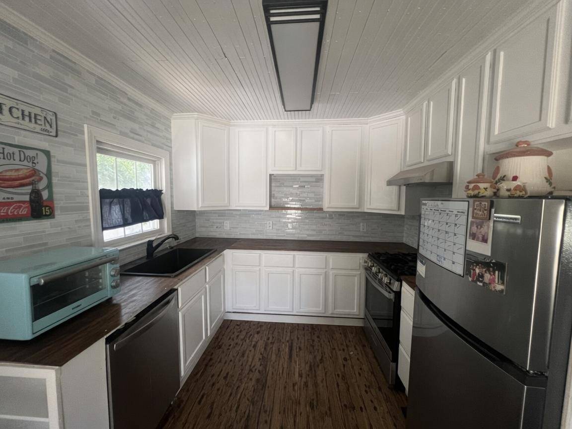 107 W 7th ST, Elgin, TX 78621
