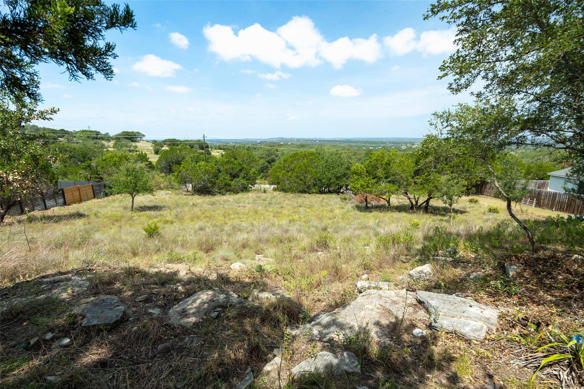 912 Daviot DR, Spicewood, TX 78669