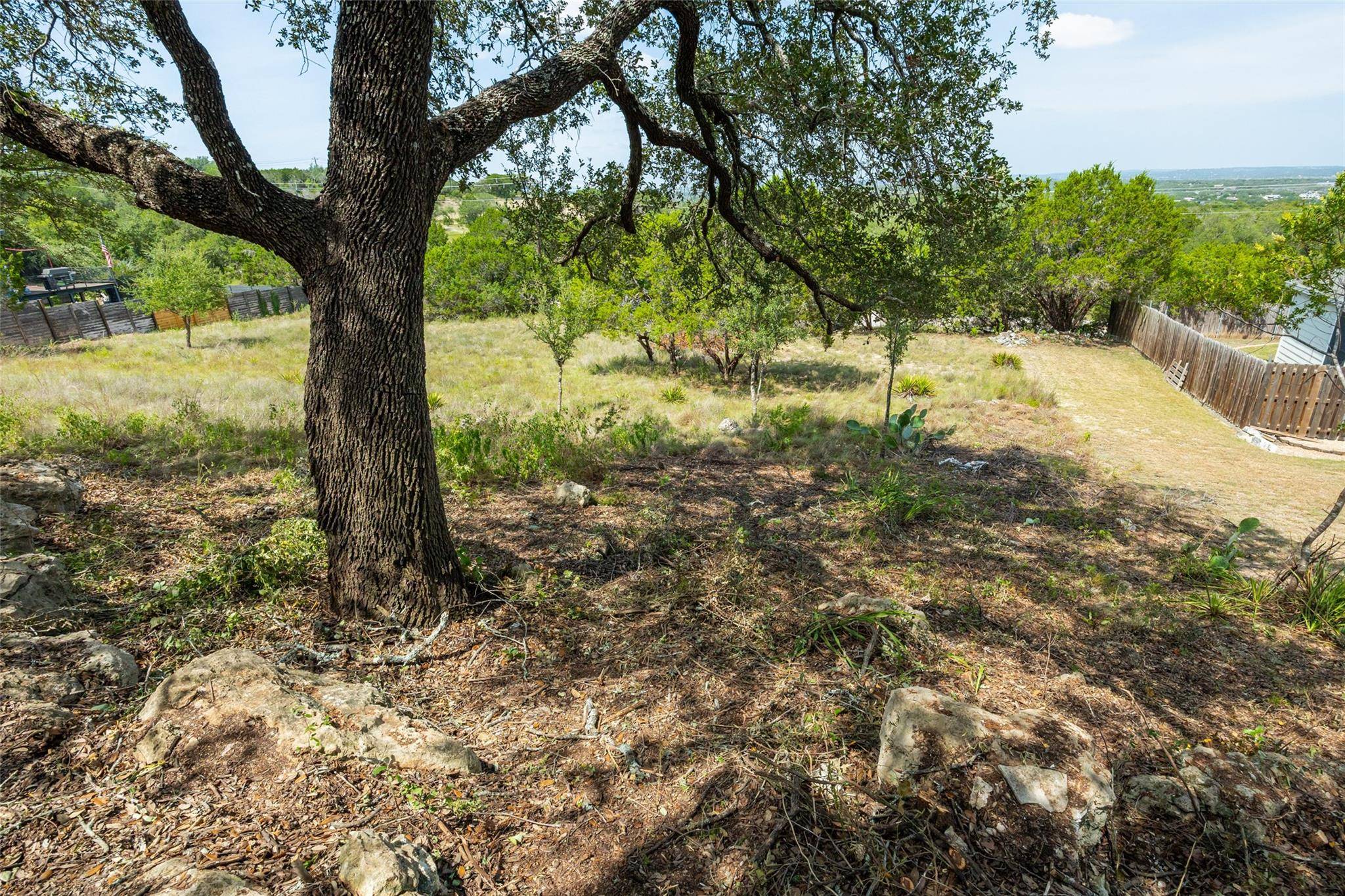 912 Daviot DR, Spicewood, TX 78669