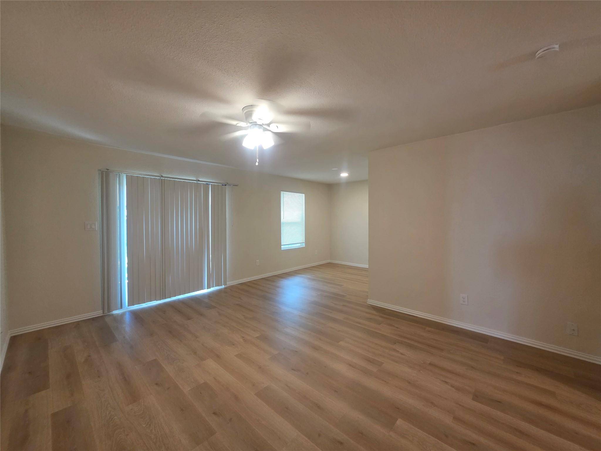 104 E Eggleston ST, Manor, TX 78653