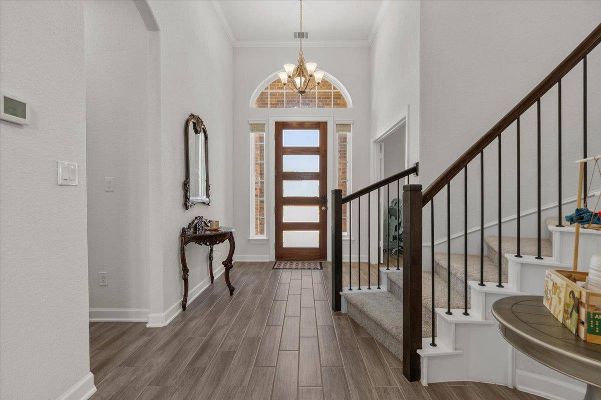 650 Wild Pecan LOOP, Buda, TX 78610