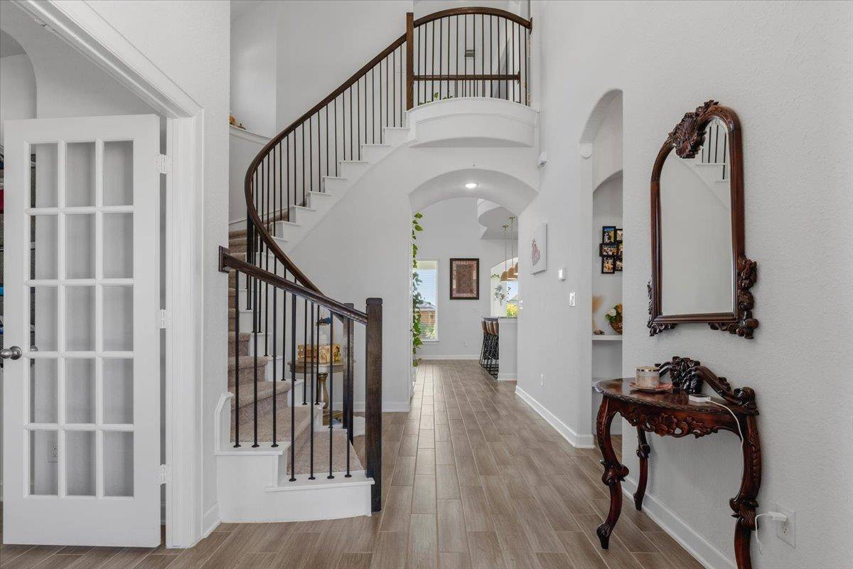 650 Wild Pecan LOOP, Buda, TX 78610