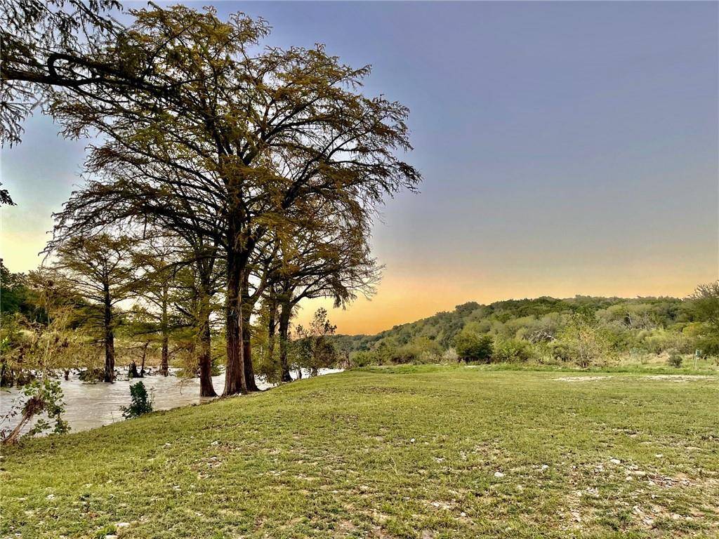 121 Stageline DR, Kyle, TX 78640