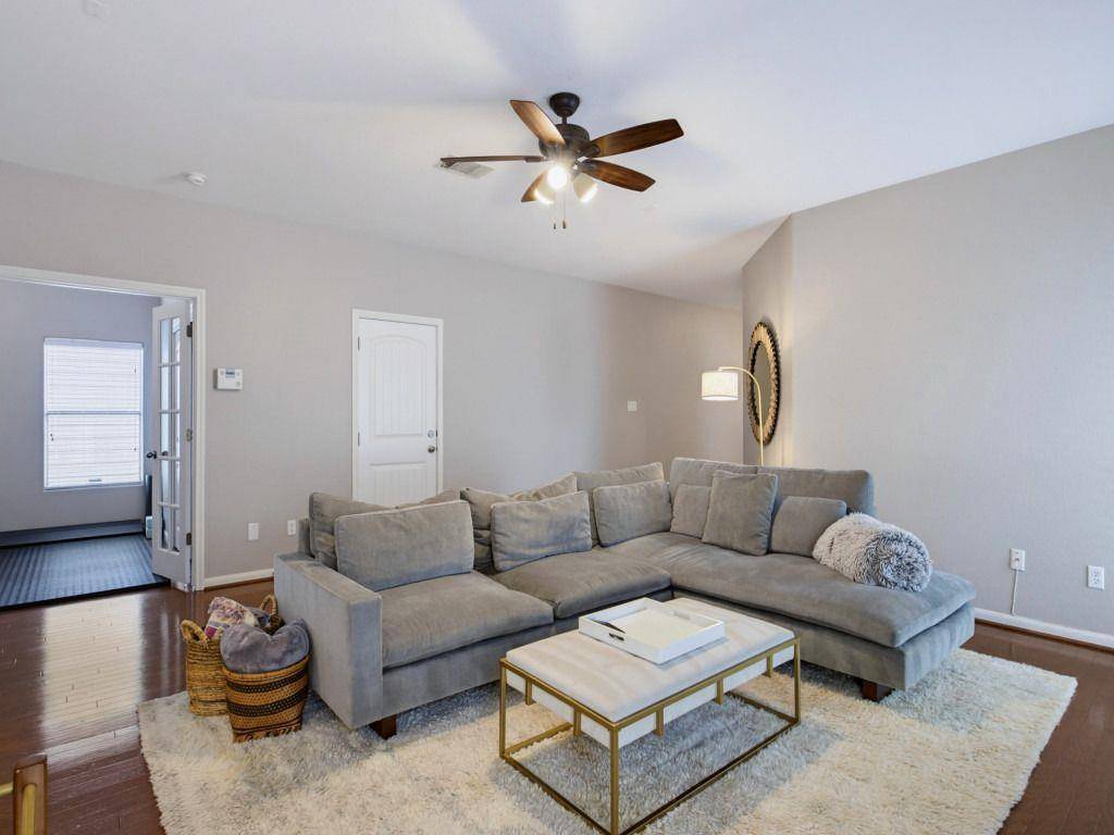 2404 INDEPENDENCE DR, Austin, TX 78745