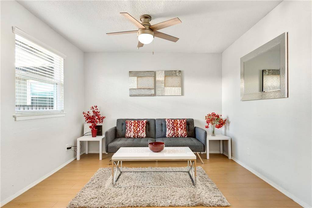 2401 Manor RD #209, Austin, TX 78722