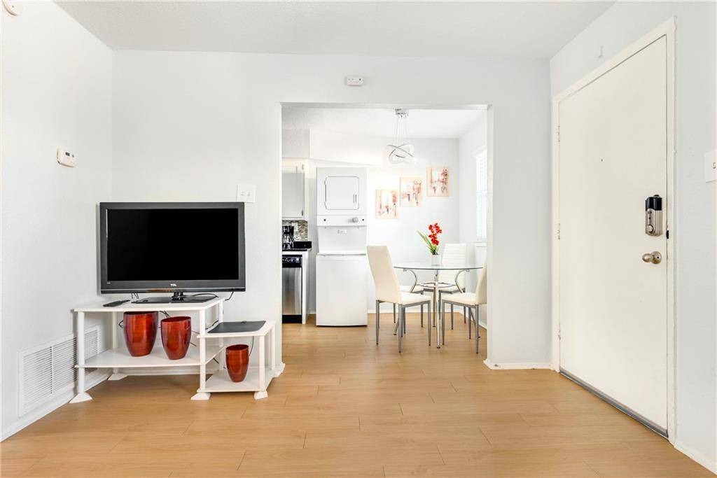 2401 Manor RD #209, Austin, TX 78722