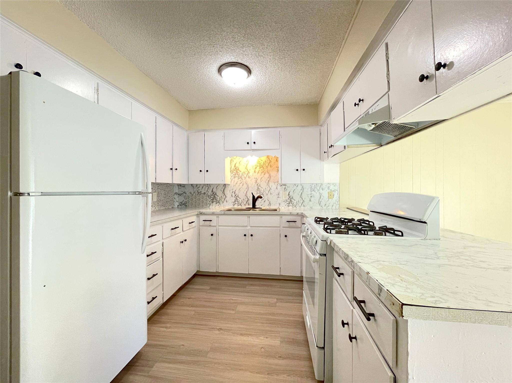 902 N Meadows DR #C, Austin, TX 78758