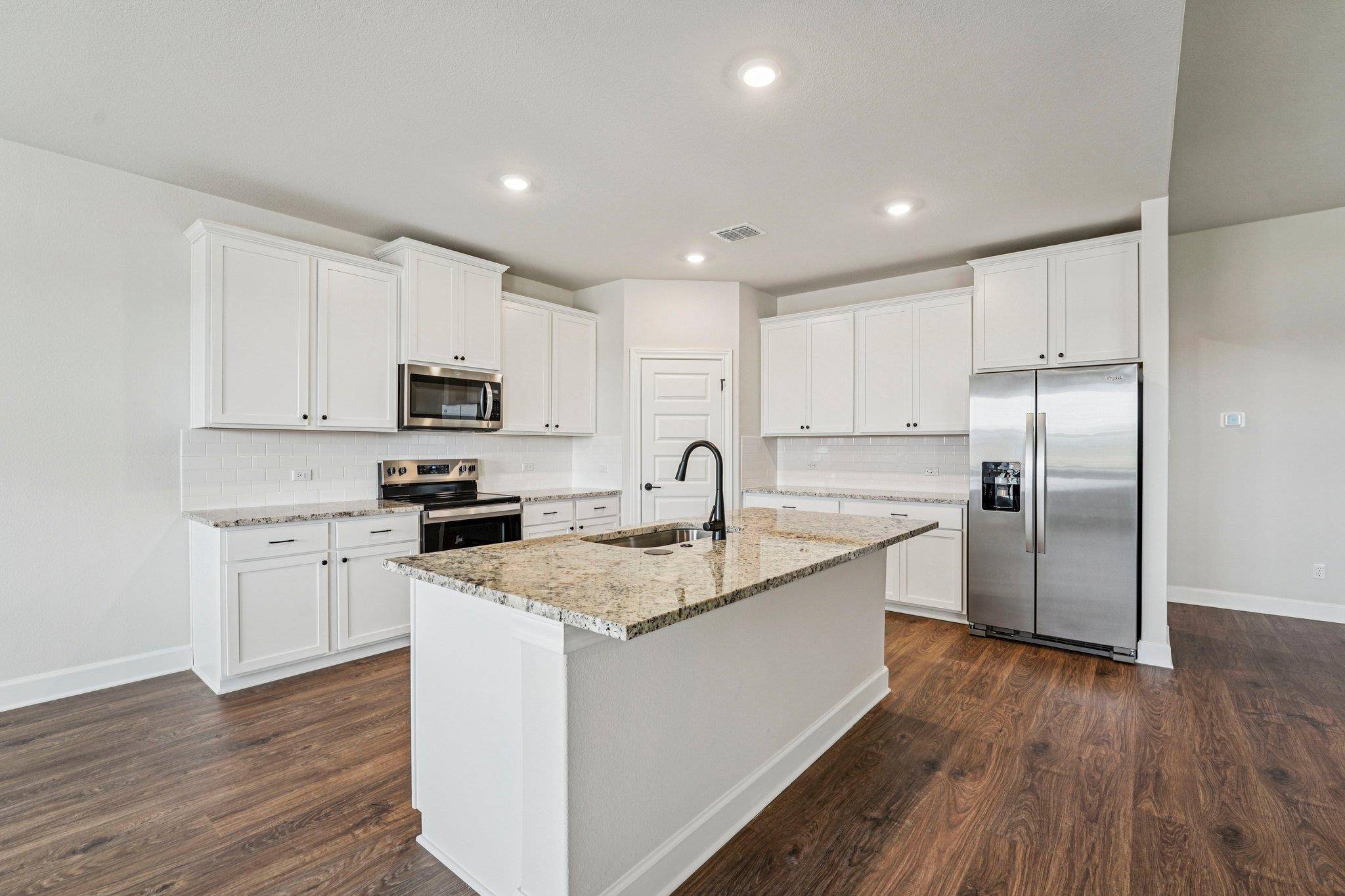 501 W Luna Blue LN, Jarrell, TX 76537
