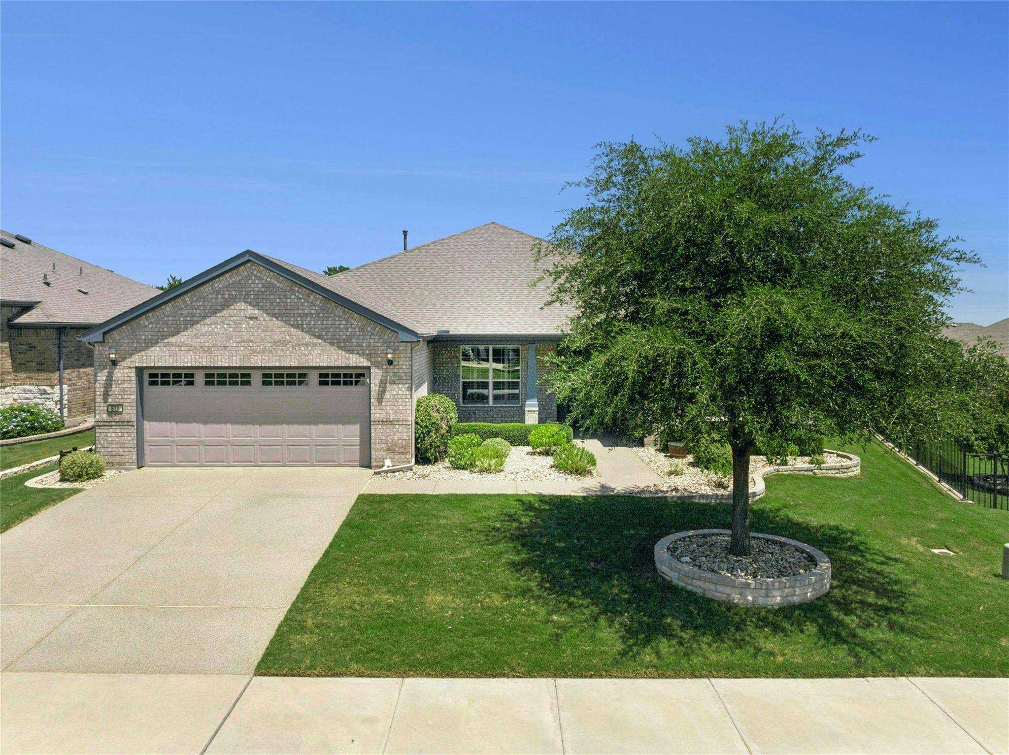 811 Holiday Creek LN, Georgetown, TX 78633