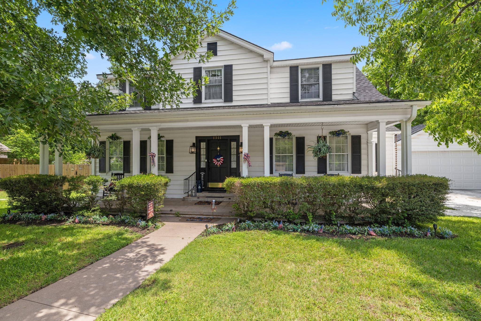 1311 W Lake DR, Taylor, TX 76574