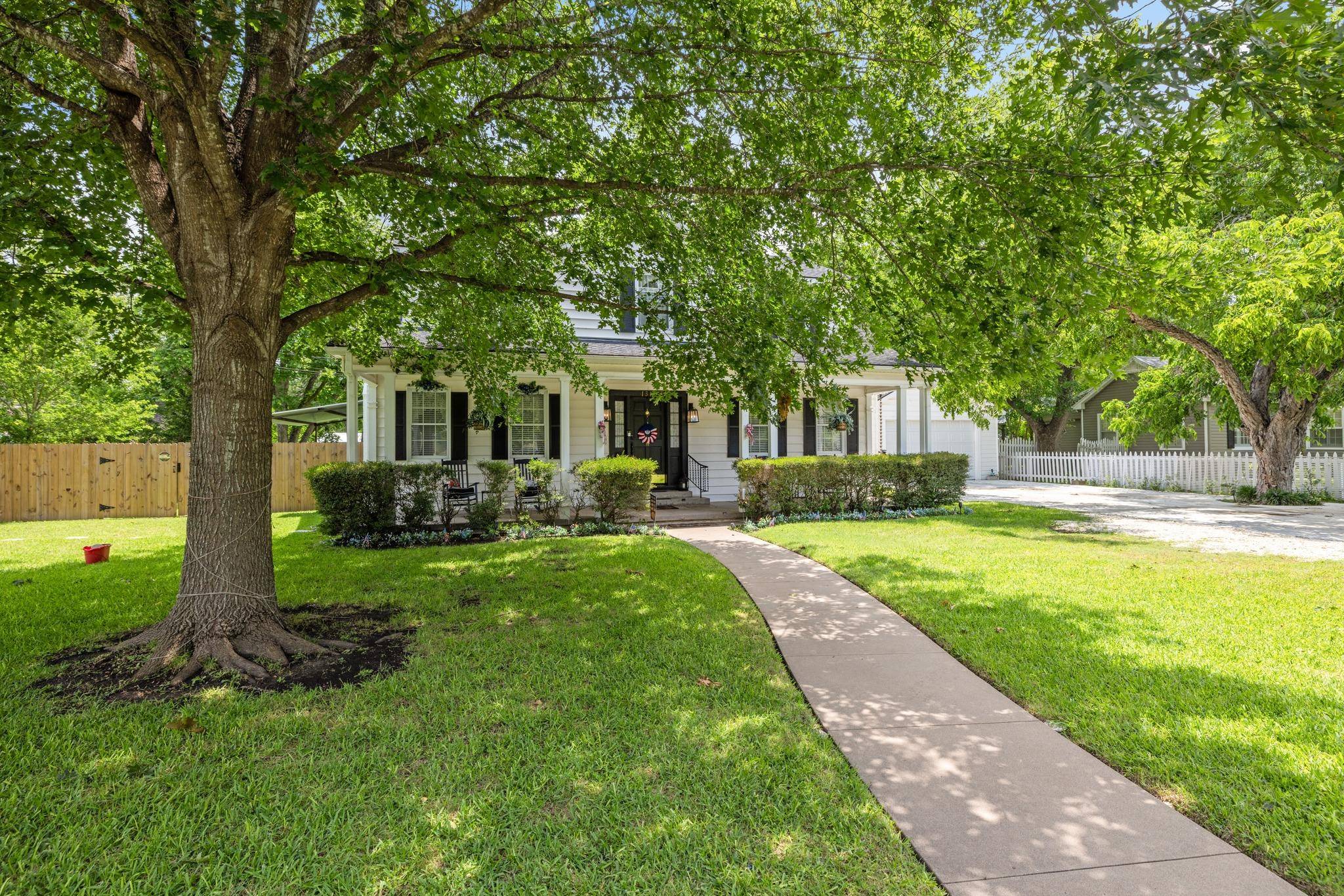 1311 W Lake DR, Taylor, TX 76574
