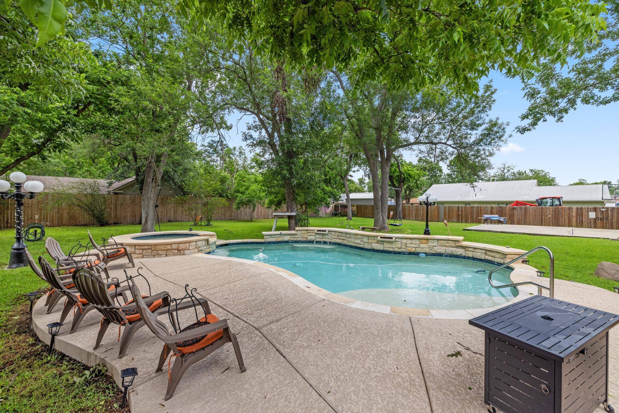 1311 W Lake DR, Taylor, TX 76574